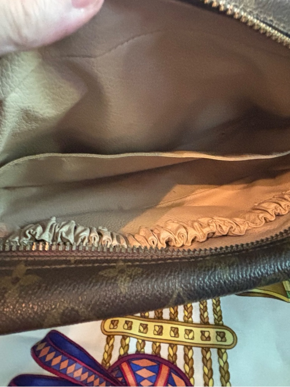 Authentic Louis Vuitton Vintage Trousse Toilette 28 - Excellent Condition - Picture 8 of 14